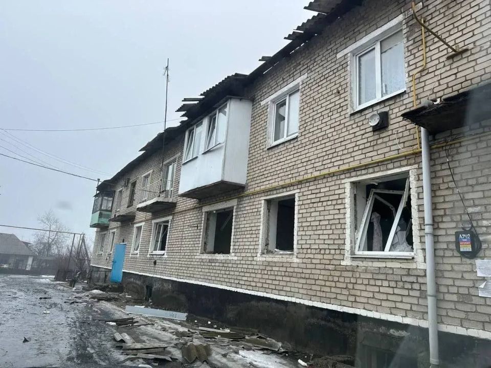 "Всевеликое войско Донское" и «Народный фронт» приняли участие в ликвидации последствий подлого удара кассетными боеприпасами киевскими националистами по мирному посёлку "Центральный" в Перевальском МО ЛНР "Всевеликое войско Донское" и «Народный фронт» приняли участие в ликвидации последствий подлого удара кассетными боеприпасами киевскими националистами по мирному посёлку "Центральный" в Перевальском МО ЛНР