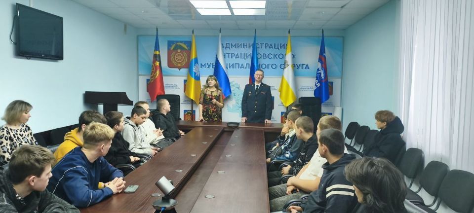 В преддверии Дня Защитника Отечества в Администрации Антрацитовского муниципального округа в торжественной обстановке состоялась встреча с несовершеннолетними, которые внесены в реестр несовершеннолетних, находящихся в... В преддверии Дня Защитника Отечества в Администрации Антрацитовского муниципального округа в торжественной обстановке состоялась встреча с несовершеннолетними, которые внесены в реестр несовершеннолетних, находящихся в...