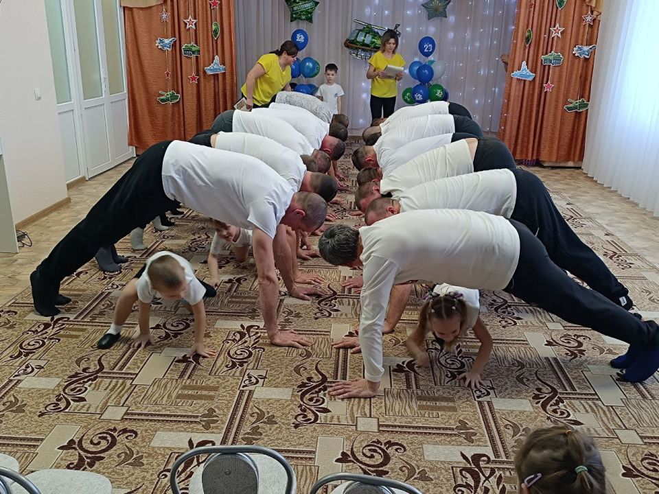 В преддверии праздника в ГБДОУ ЛНР «Беловодский ЯС №2 «Радуга» 19 февраля в средних, старшей и подготовительной к школе групп прошёл семейно-спортивный праздник, посвящённый Дню защитника Отечества В преддверии праздника в ГБДОУ ЛНР «Беловодский ЯС №2 «Радуга» 19 февраля в средних, старшей и подготовительной к школе групп прошёл семейно-спортивный праздник, посвящённый Дню защитника Отечества