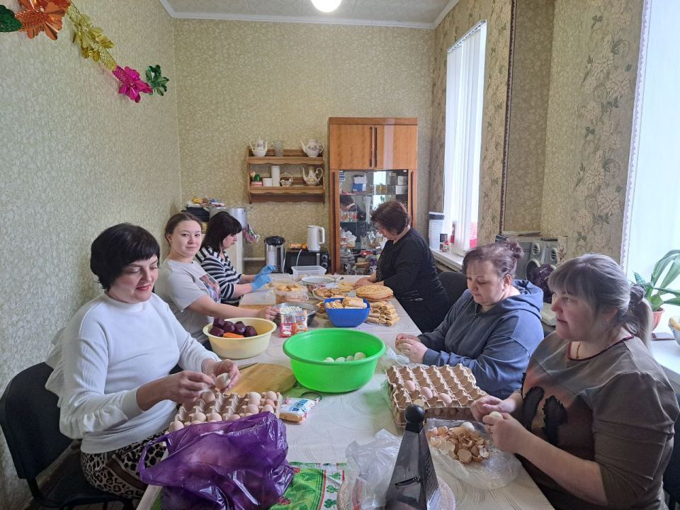 Активистки Совета женщин из Чернухино передали военнослужащим вкусные посылки Активистки Совета женщин из Чернухино передали военнослужащим вкусные посылки