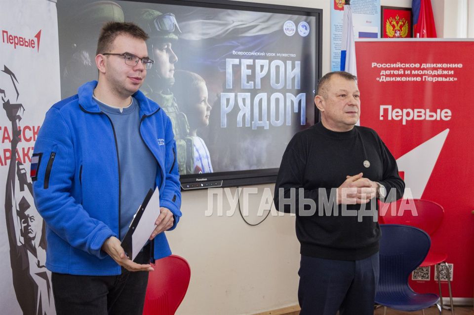 Школьники из ЛСШ № 57 имени Г. С. Петрова встретились с ветераном СВО Школьники из ЛСШ № 57 имени Г. С. Петрова встретились с ветераном СВО