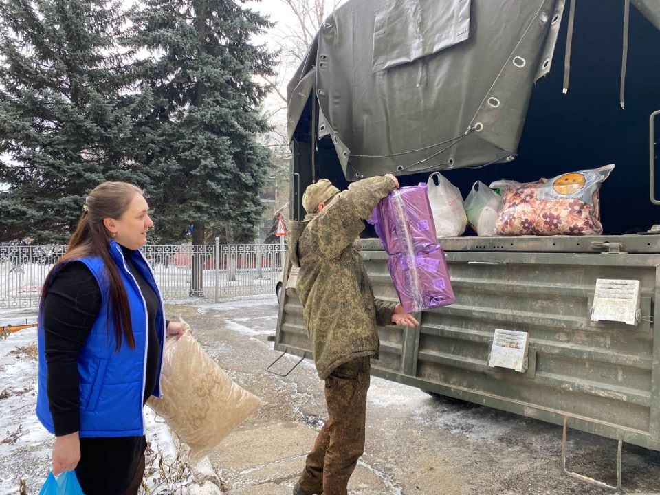 Zа Победу: Антрацитовские единороссы передали гуманитарную помощь участникам СВО ко Дню защитника Отечества Zа Победу: Антрацитовские единороссы передали гуманитарную помощь участникам СВО ко Дню защитника Отечества