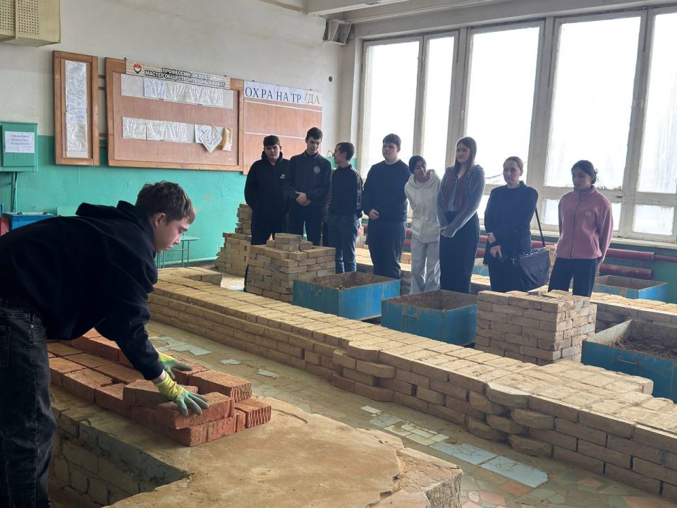 Ярмарку учебных рабочих мест провели в Лутугино Ярмарку учебных рабочих мест провели в Лутугино