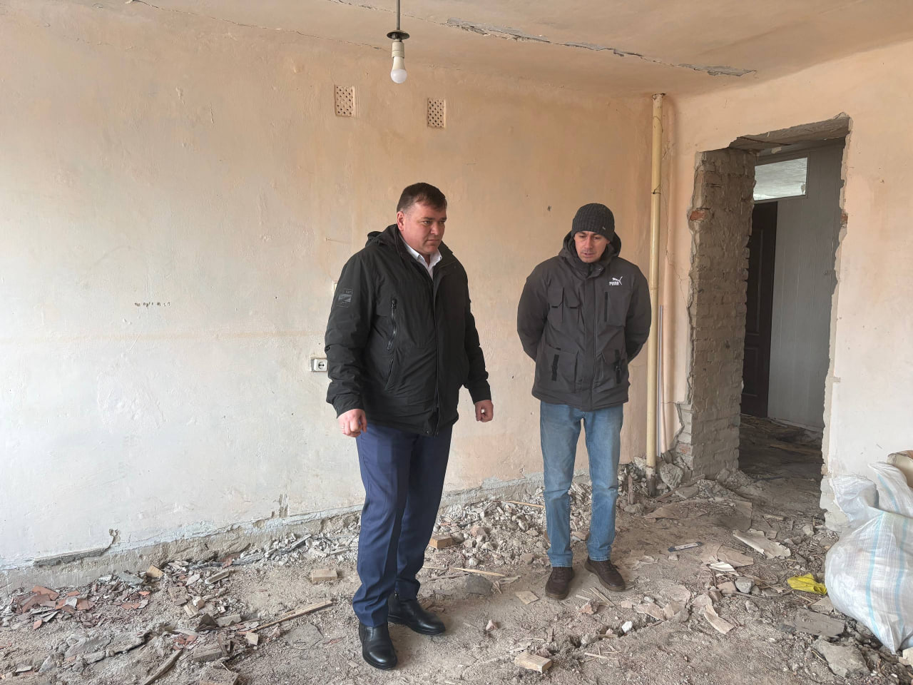 Временно исполняющий полномочия главы Краснолучского городского округа Олег Бабченко совершил рабочую поездку по объектам, где в настоящий момент ведутся восстановительные работы в рамках специального инфраструктурного... Временно исполняющий полномочия главы Краснолучского городского округа Олег Бабченко совершил рабочую поездку по объектам, где в настоящий момент ведутся восстановительные работы в рамках специального инфраструктурного...