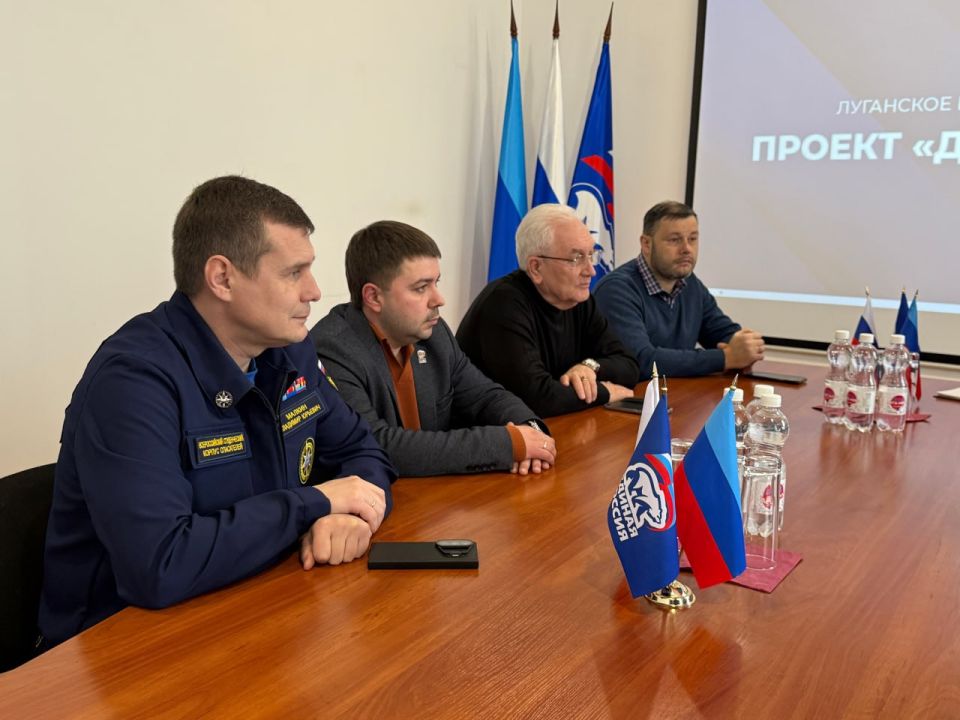 Денис Мирошниченко вручил благодарности представителям патриотических НКО Денис Мирошниченко вручил благодарности представителям патриотических НКО