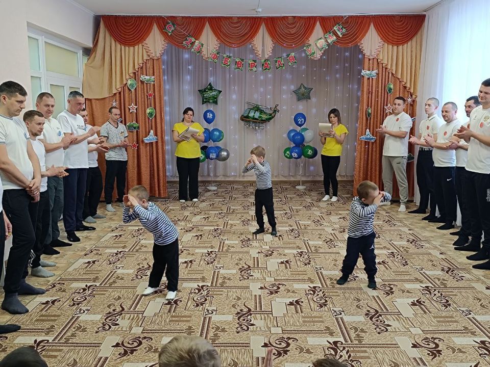 В преддверии праздника в ГБДОУ ЛНР «Беловодский ЯС №2 «Радуга» 19 февраля в средних, старшей и подготовительной к школе групп прошёл семейно-спортивный праздник, посвящённый Дню защитника Отечества В преддверии праздника в ГБДОУ ЛНР «Беловодский ЯС №2 «Радуга» 19 февраля в средних, старшей и подготовительной к школе групп прошёл семейно-спортивный праздник, посвящённый Дню защитника Отечества