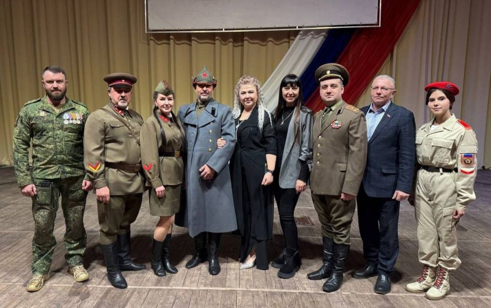 В Красном Луче прошло торжественное мероприятие, посвященное Дню защитника Отечества В Красном Луче прошло торжественное мероприятие, посвященное Дню защитника Отечества