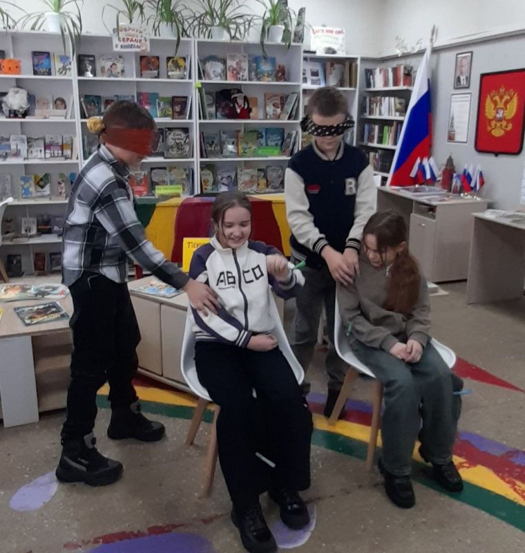В преддверии Дня защитника Отечества в "Библиотечном филиале для детей МБУ " МЦБС" для детей 5-А класса "Марковской гимназии" прошел литературно-игровой час: "Стоит на страже Родины солдат" В преддверии Дня защитника Отечества в "Библиотечном филиале для детей МБУ " МЦБС" для детей 5-А класса "Марковской гимназии" прошел литературно-игровой час: "Стоит на страже Родины солдат"