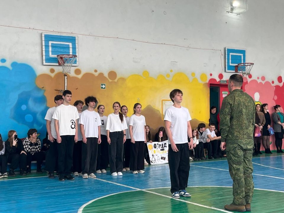 Накануне Дня защитника Отечества в ГБОУ ЛНР «Беловодский лицей «Лидер» прошёл военно-спортивный конкурс «А ну-ка, парни!» среди 9-11 классов Накануне Дня защитника Отечества в ГБОУ ЛНР «Беловодский лицей «Лидер» прошёл военно-спортивный конкурс «А ну-ка, парни!» среди 9-11 классов