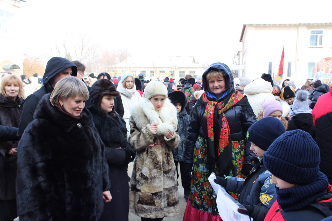 Ярмарка «Большая масленица народов России» состоялась в Белокуракинской школе №1 Ярмарка «Большая масленица народов России» состоялась в Белокуракинской школе №1