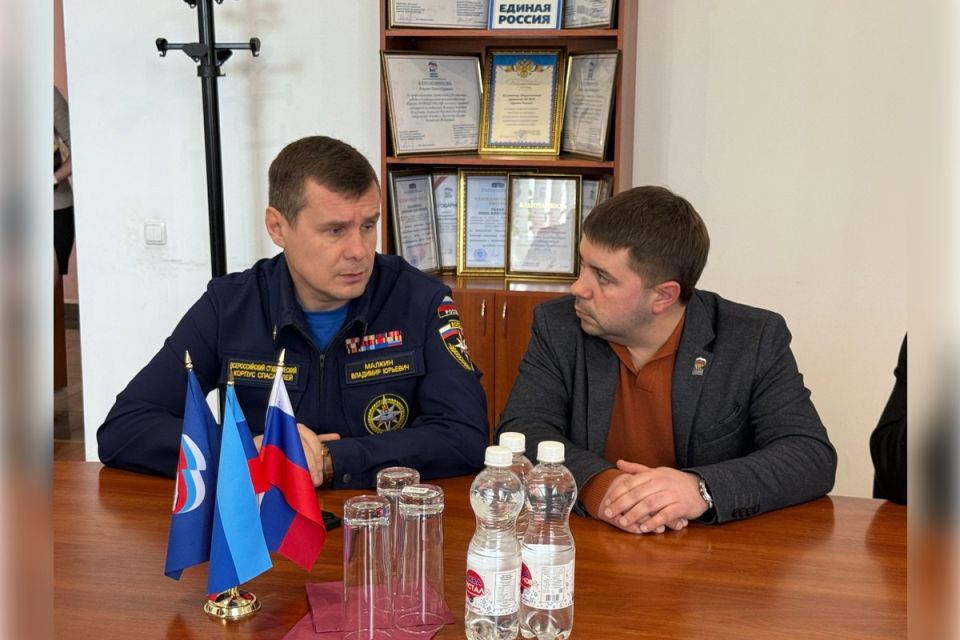 Денис Мирошниченко вручил благодарности представителям патриотических НКО Денис Мирошниченко вручил благодарности представителям патриотических НКО