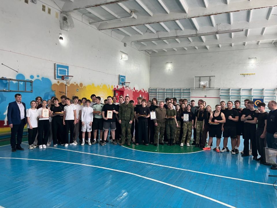 Накануне Дня защитника Отечества в ГБОУ ЛНР «Беловодский лицей «Лидер» прошёл военно-спортивный конкурс «А ну-ка, парни!» среди 9-11 классов Накануне Дня защитника Отечества в ГБОУ ЛНР «Беловодский лицей «Лидер» прошёл военно-спортивный конкурс «А ну-ка, парни!» среди 9-11 классов