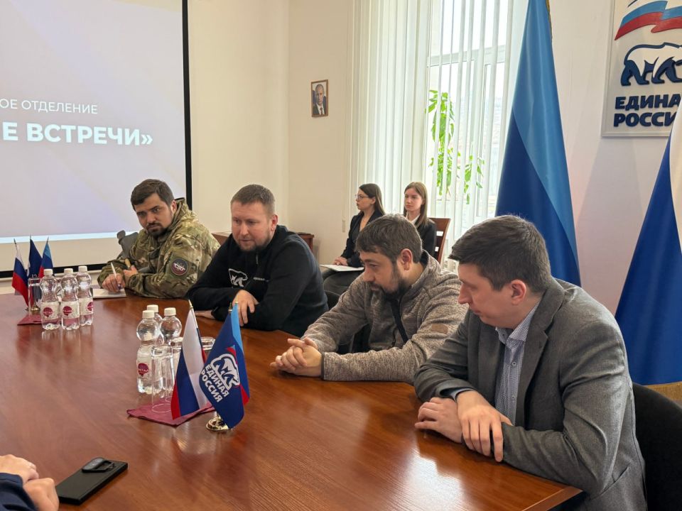 Денис Мирошниченко вручил благодарности представителям патриотических НКО Денис Мирошниченко вручил благодарности представителям патриотических НКО