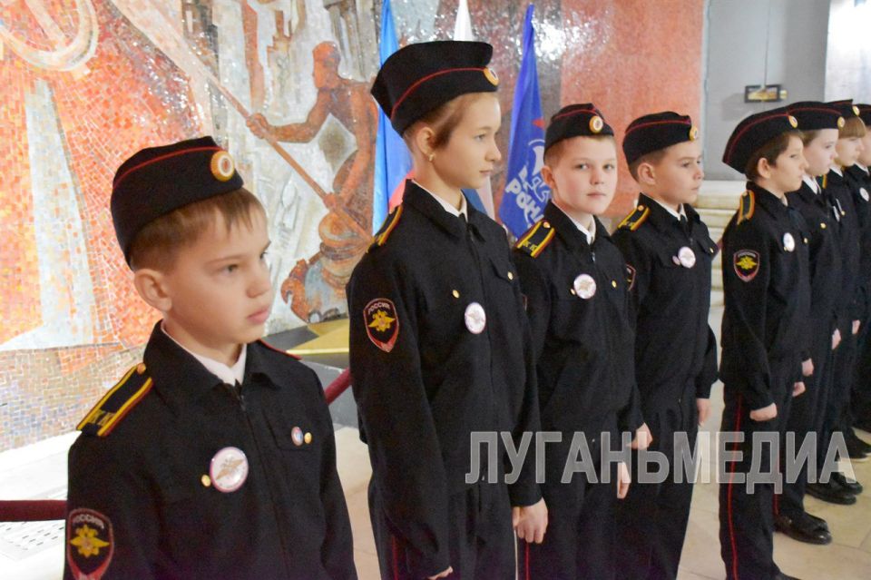 Ветераны, участники боевых действий Краснолучского округа и представители молодого поколения отметили День защитника Отечества Ветераны, участники боевых действий Краснолучского округа и представители молодого поколения отметили День защитника Отечества