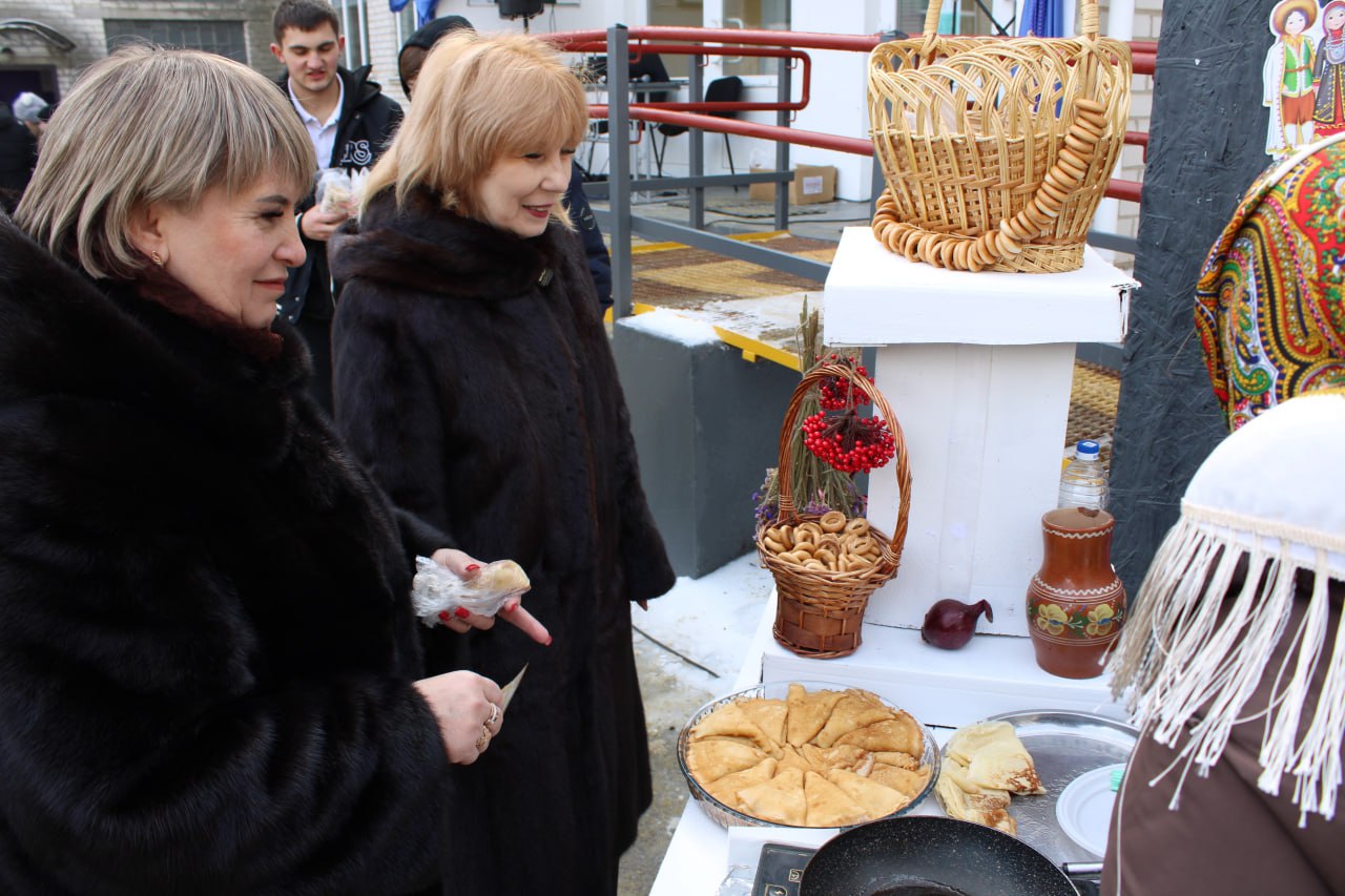 Ярмарка «Большая масленица народов России» состоялась в Белокуракинской школе №1 Ярмарка «Большая масленица народов России» состоялась в Белокуракинской школе №1