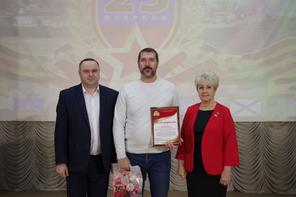 В Славяносербске отметили День защитника Отечества торжественным собранием и праздничным концертом В Славяносербске отметили День защитника Отечества торжественным собранием и праздничным концертом