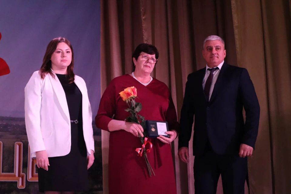 Виталий Коваленко: Сегодня в преддверии праздника в Беловодском районном доме культуры состоялся праздничный концерт, посвященный Дню защитника Отечества Виталий Коваленко: Сегодня в преддверии праздника в Беловодском районном доме культуры состоялся праздничный концерт, посвященный Дню защитника Отечества