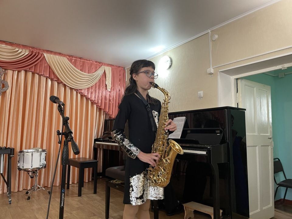 В преддверии Дня защитника Отечества в МБУДО "ЛГДМШ №2" был проведён праздничный концерт, посвящённый мужеству и героизму защитников нашей Родины В преддверии Дня защитника Отечества в МБУДО "ЛГДМШ №2" был проведён праздничный концерт, посвящённый мужеству и героизму защитников нашей Родины