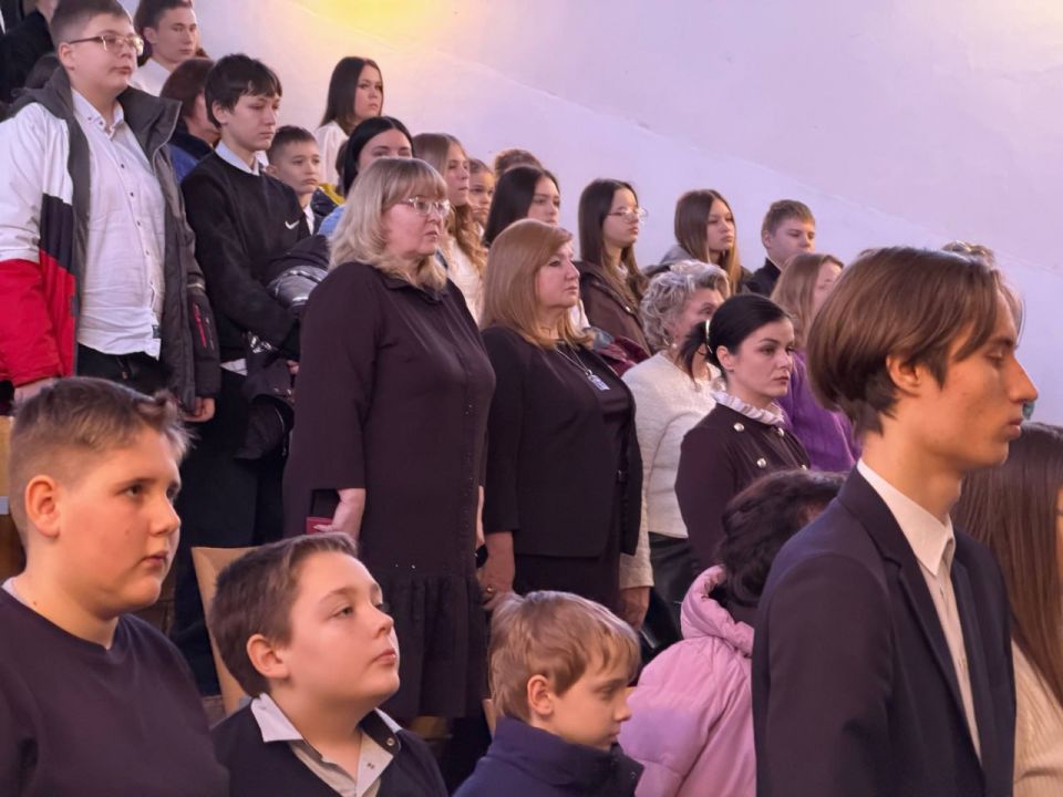 В преддверии Дня защитника Отечества, в стенах Первомайской специализированной средней школы №6 имени Евгения Ищенко, состоялось трогательное и значимое событие – открытие сразу двух «Парт Героя» В преддверии Дня защитника Отечества, в стенах Первомайской специализированной средней школы №6 имени Евгения Ищенко, состоялось трогательное и значимое событие – открытие сразу двух «Парт Героя»