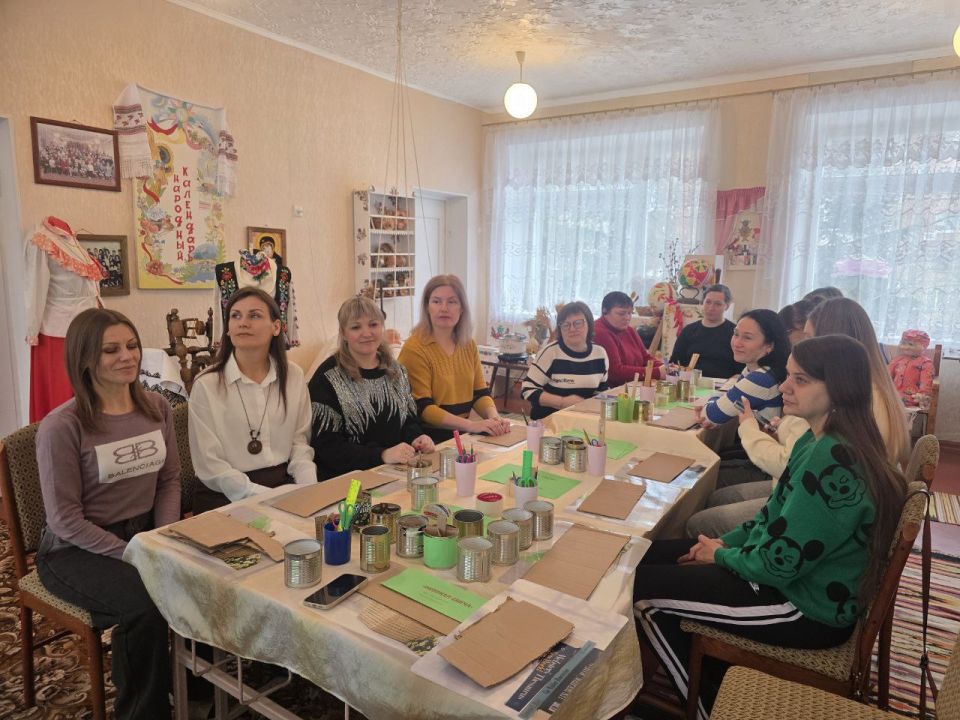 Накануне празднования Дня защитника Отечества в Антрацитовском детском саду № 13 «Барвинок» в течение нескольких дней проходила патриотическая акция «Подари тепло солдату», инициированная партией «Единая Россия» Накануне празднования Дня защитника Отечества в Антрацитовском детском саду № 13 «Барвинок» в течение нескольких дней проходила патриотическая акция «Подари тепло солдату», инициированная партией «Единая Россия»