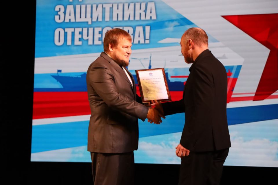 Денис Колесников поздравил защитников Отечества Денис Колесников поздравил защитников Отечества