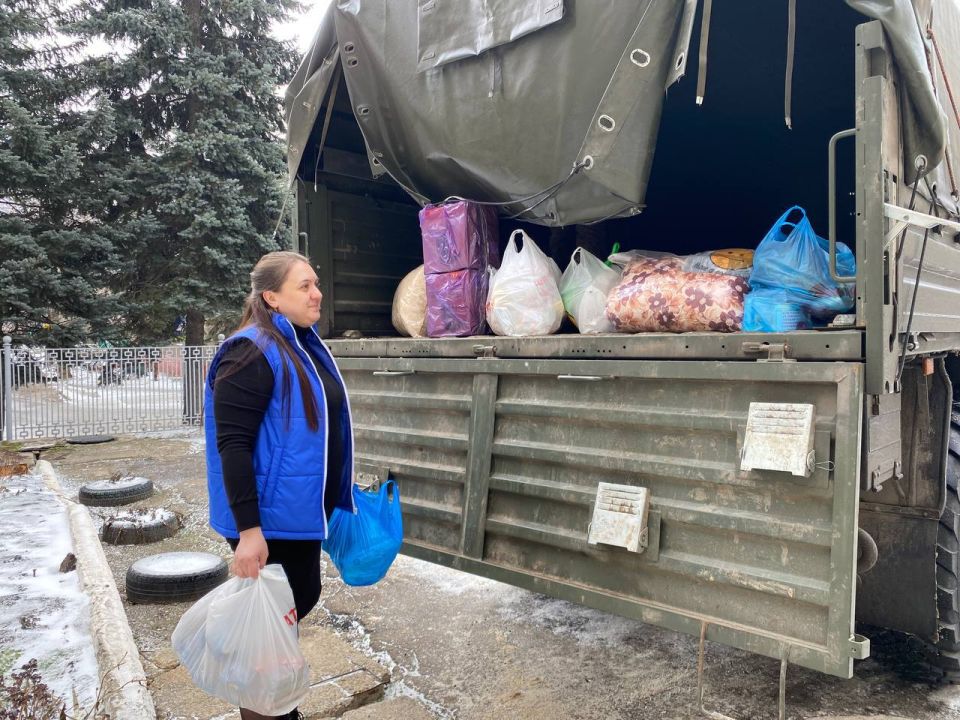 Zа Победу: Антрацитовские единороссы передали гуманитарную помощь участникам СВО ко Дню защитника Отечества Zа Победу: Антрацитовские единороссы передали гуманитарную помощь участникам СВО ко Дню защитника Отечества
