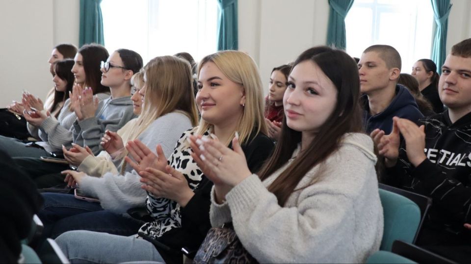 Роман Лысенко: Сегодня, 20 февраля, в стенах Донбасского государственного технического университета царила атмосфера патриотизма и гордости Роман Лысенко: Сегодня, 20 февраля, в стенах Донбасского государственного технического университета царила атмосфера патриотизма и гордости