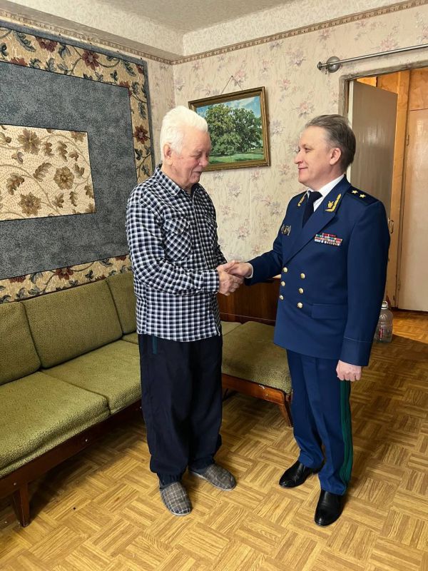 Прокурор ЛНР Глеб Михайлов в преддверии Дня защитника Отечества поздравил ветеранов Великой Отечественной войны Прокурор ЛНР Глеб Михайлов в преддверии Дня защитника Отечества поздравил ветеранов Великой Отечественной войны