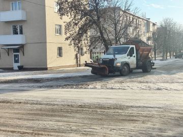 Сергей Колягин: Еще вчера – борьба с гололедицей, а уже сегодня – с выпавшим снегом