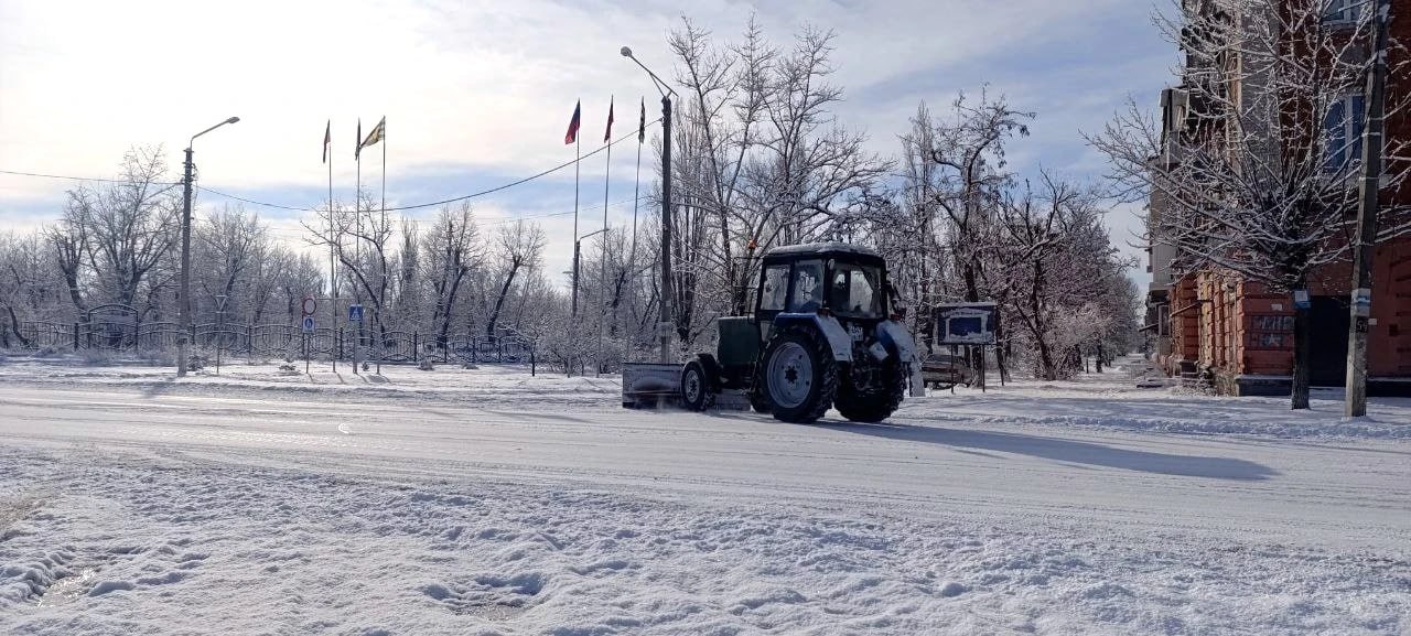 МУП «ДЭП города Рубежное» продолжает обеспечивать зимнюю безопасность на улицах города МУП «ДЭП города Рубежное» продолжает обеспечивать зимнюю безопасность на улицах города