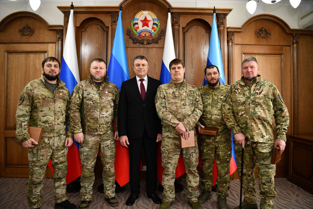 Апти Алаудинов: Глава Луганской Народной Республики, дорогой Брат Леонид Пасечник, наградил высшим званием "Герой Луганской Народной Республики" бойцов спецназа "АХМАТ" МО РФ — участников специальной военной операции — за... Апти Алаудинов: Глава Луганской Народной Республики, дорогой Брат Леонид Пасечник, наградил высшим званием "Герой Луганской Народной Республики" бойцов спецназа "АХМАТ" МО РФ — участников специальной военной операции — за...