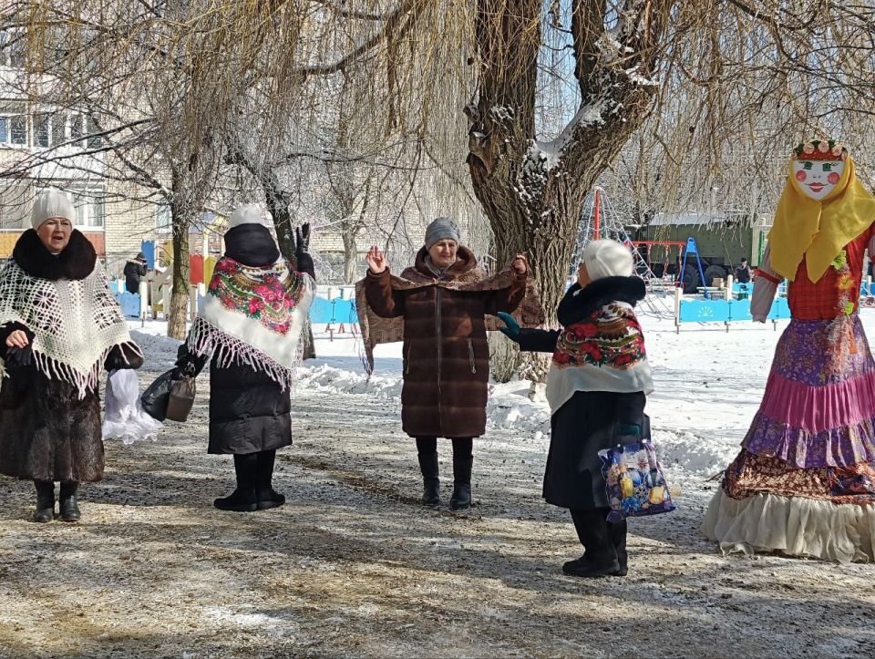 В городе Петровское прошли масленичные гуляния В городе Петровское прошли масленичные гуляния