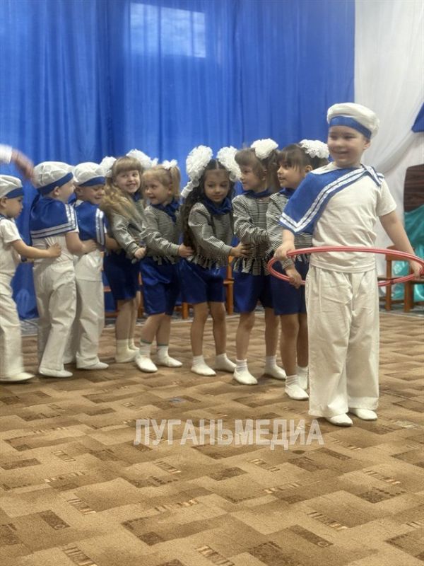 Морской тематике был посвящен праздничный утренник в детском саду «Аленка» города Первомайска Морской тематике был посвящен праздничный утренник в детском саду «Аленка» города Первомайска