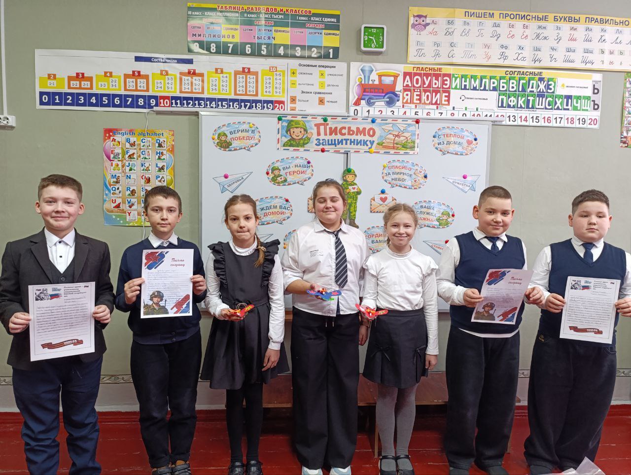 Благодарим коллектив ГБОУ ЛНР «Лотиковская СШ им. В. Лелеки» Благодарим коллектив ГБОУ ЛНР «Лотиковская СШ им. В. Лелеки»