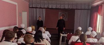 11Полицейские рассказали о противодействии киберпреступлениям студентам антрацитовского филиала медуниверситета