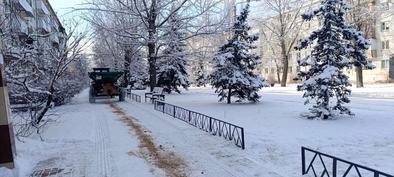 МУП «ДЭП города Рубежное» продолжает обеспечивать зимнюю безопасность на улицах города МУП «ДЭП города Рубежное» продолжает обеспечивать зимнюю безопасность на улицах города