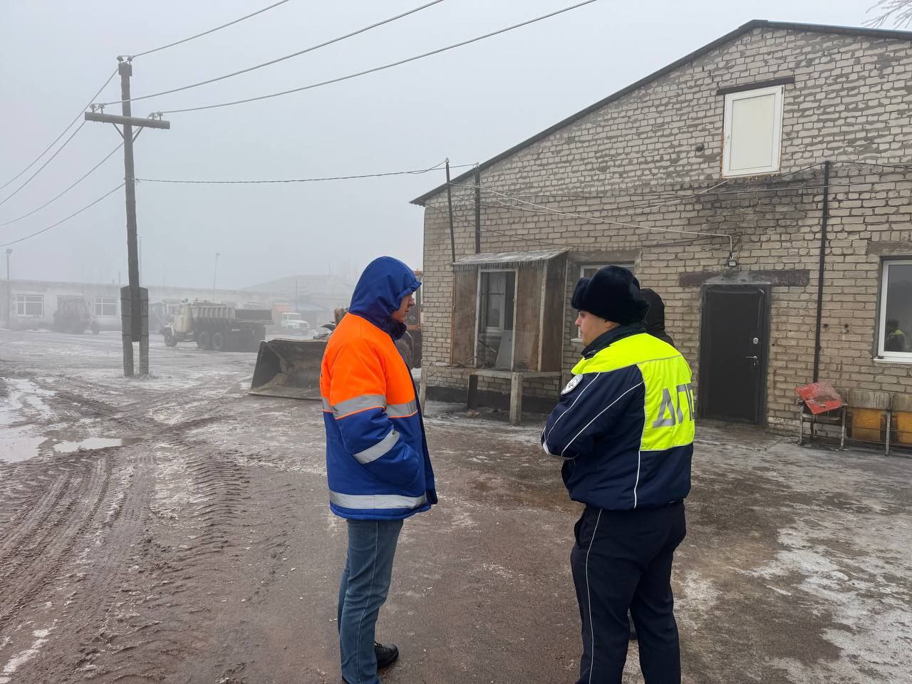 В связи с ухудшением погодных условий Врио начальника ОГИБДД ОМВД России «Свердловский» лейтенант полиции Руслан Калоев посетил МУП «Благоустройство» Свердловского муниципального округа и филиал «Свердловский автодор» ГУП... В связи с ухудшением погодных условий Врио начальника ОГИБДД ОМВД России «Свердловский» лейтенант полиции Руслан Калоев посетил МУП «Благоустройство» Свердловского муниципального округа и филиал «Свердловский автодор» ГУП...