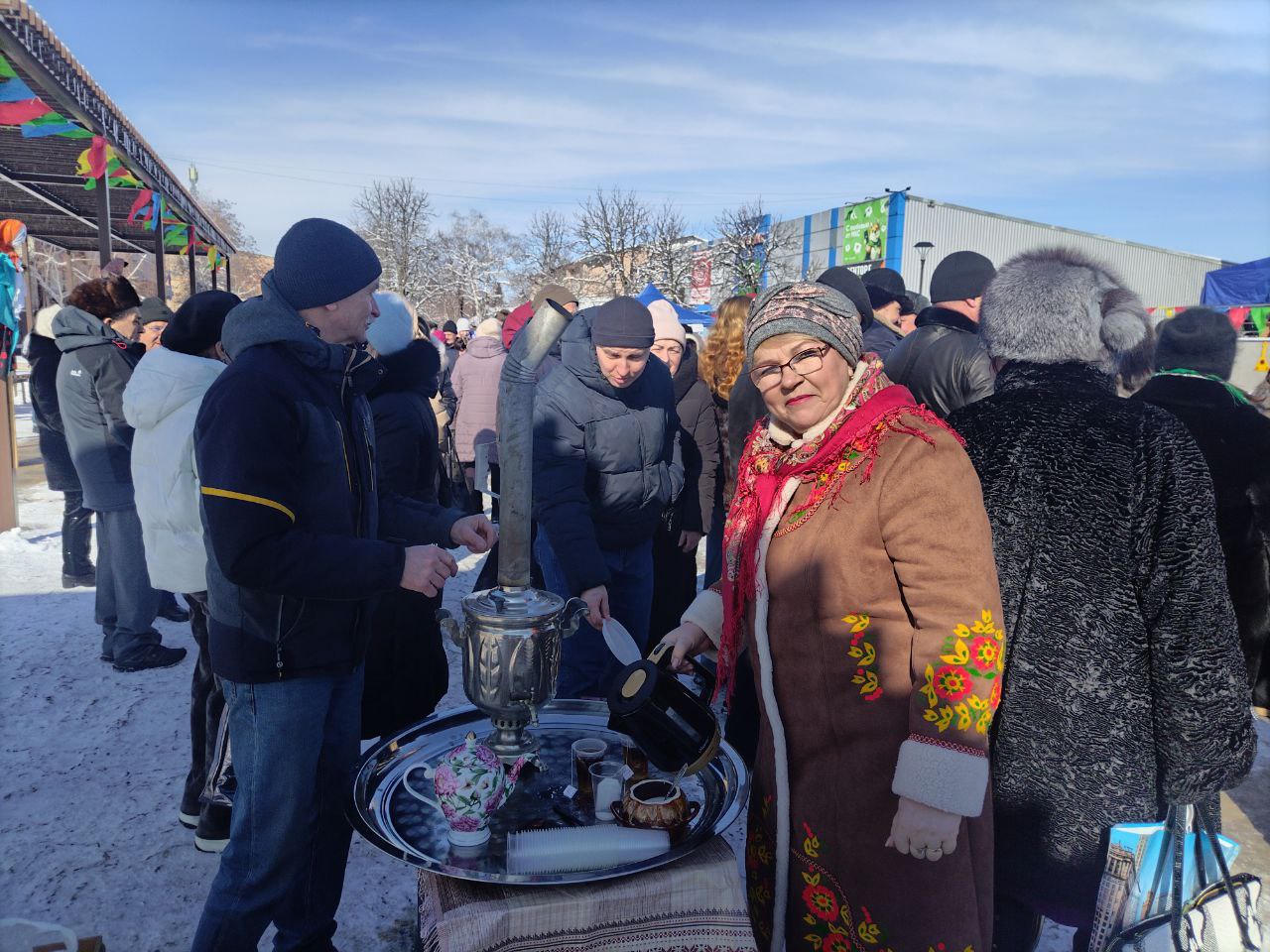 Единороссы подарили жителям Станицы Луганской замечательное настроение на праздник Масленицы Единороссы подарили жителям Станицы Луганской замечательное настроение на праздник Масленицы