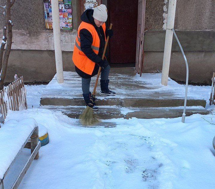Коммунальные службы ведут работы по уборке снега Коммунальные службы ведут работы по уборке снега