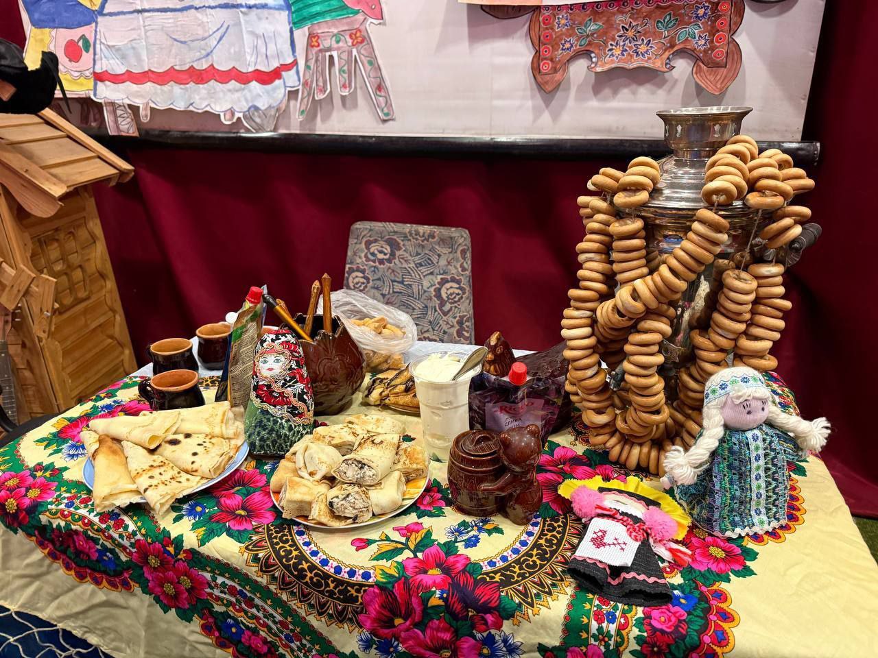 Масленица – это одно из самых весёлых народных гуляний, уходящее своими корнями в глубину веков, завершающее зимнюю череду праздников и предвещающее начало весны! Масленица – это одно из самых весёлых народных гуляний, уходящее своими корнями в глубину веков, завершающее зимнюю череду праздников и предвещающее начало весны!