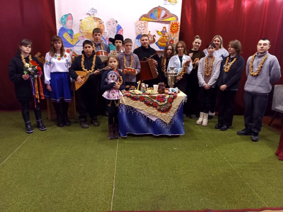 Масленица – это одно из самых весёлых народных гуляний, уходящее своими корнями в глубину веков, завершающее зимнюю череду праздников и предвещающее начало весны! Масленица – это одно из самых весёлых народных гуляний, уходящее своими корнями в глубину веков, завершающее зимнюю череду праздников и предвещающее начало весны!