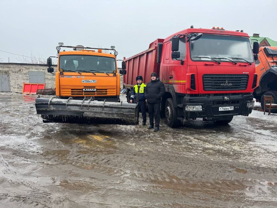 В связи с ухудшением погодных условий Врио начальника ОГИБДД ОМВД России «Свердловский» лейтенант полиции Руслан Калоев посетил МУП «Благоустройство» Свердловского муниципального округа и филиал «Свердловский автодор» ГУП... В связи с ухудшением погодных условий Врио начальника ОГИБДД ОМВД России «Свердловский» лейтенант полиции Руслан Калоев посетил МУП «Благоустройство» Свердловского муниципального округа и филиал «Свердловский автодор» ГУП...