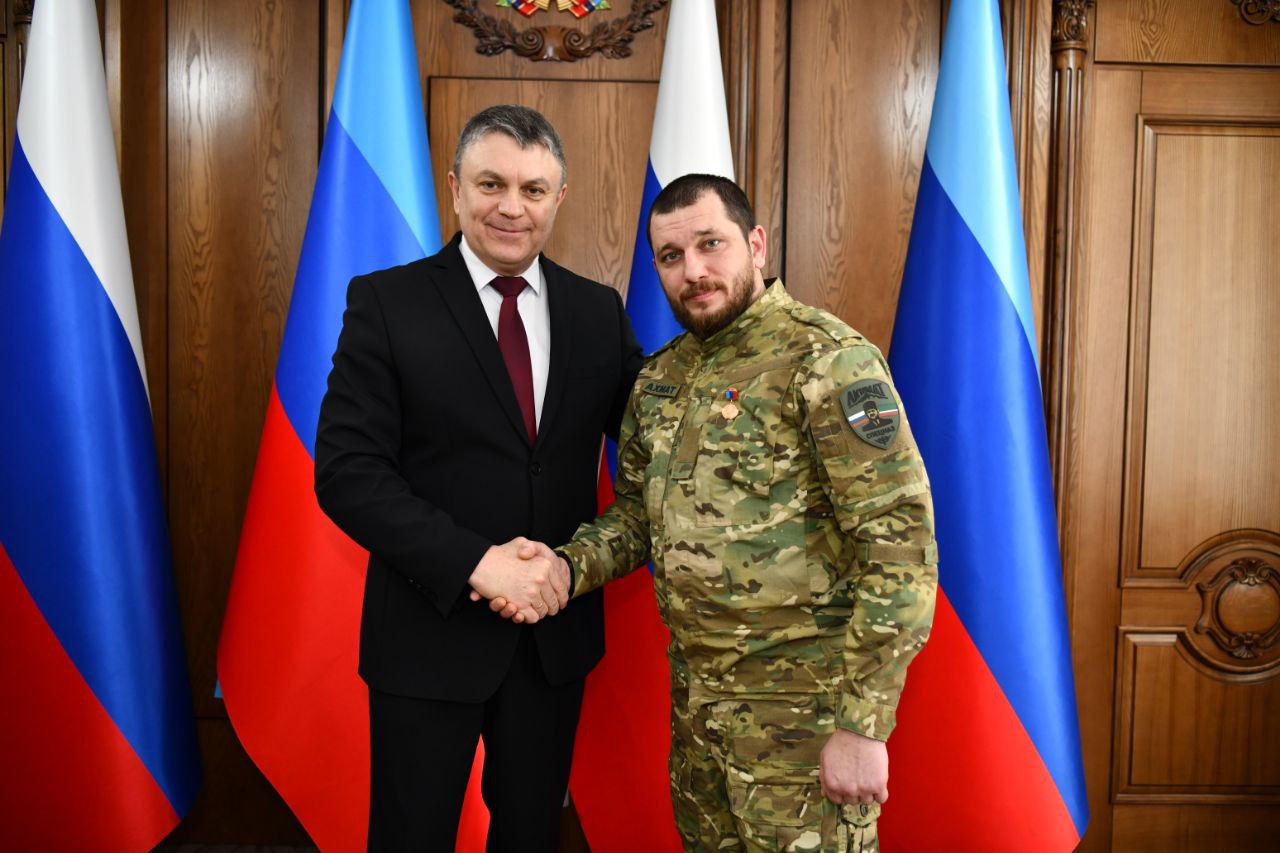 Апти Алаудинов: Глава Луганской Народной Республики, дорогой Брат Леонид Пасечник, наградил высшим званием "Герой Луганской Народной Республики" бойцов спецназа "АХМАТ" МО РФ — участников специальной военной операции — за... Апти Алаудинов: Глава Луганской Народной Республики, дорогой Брат Леонид Пасечник, наградил высшим званием "Герой Луганской Народной Республики" бойцов спецназа "АХМАТ" МО РФ — участников специальной военной операции — за...