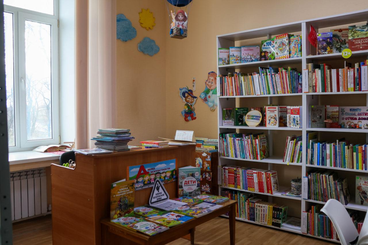 Министр культуры ЛНР посетил библиотеку-филиал № 20 в Перевальске: "Здесь хранят память" Министр культуры ЛНР посетил библиотеку-филиал № 20 в Перевальске: "Здесь хранят память"