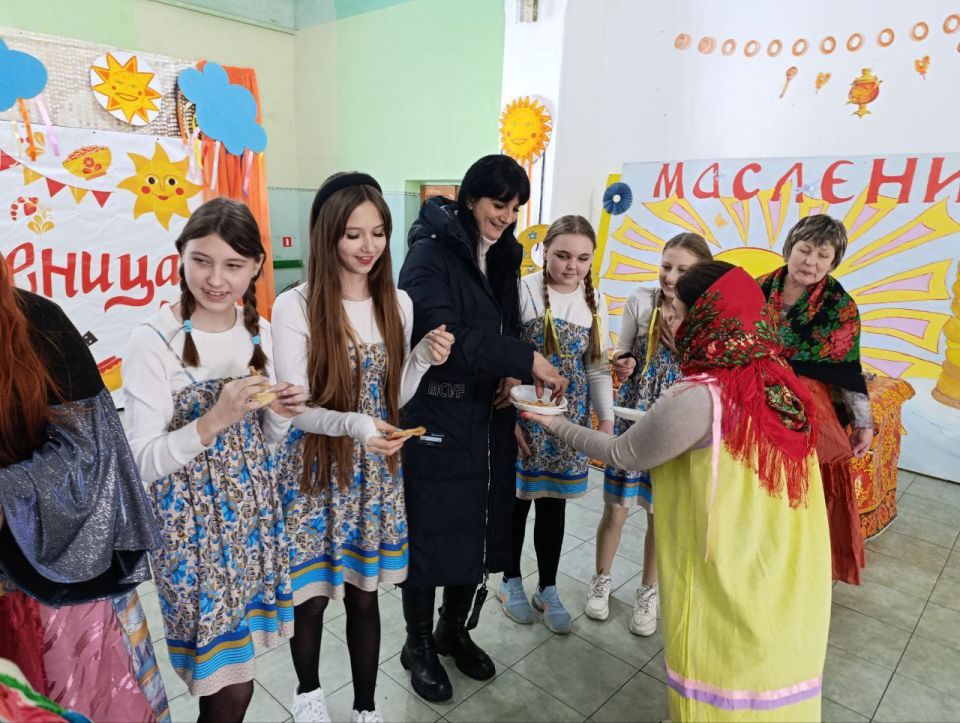 В Доме культуры пгт Михайловка прошла тематическая развлекательная программа «Масленичные забавы» В Доме культуры пгт Михайловка прошла тематическая развлекательная программа «Масленичные забавы»