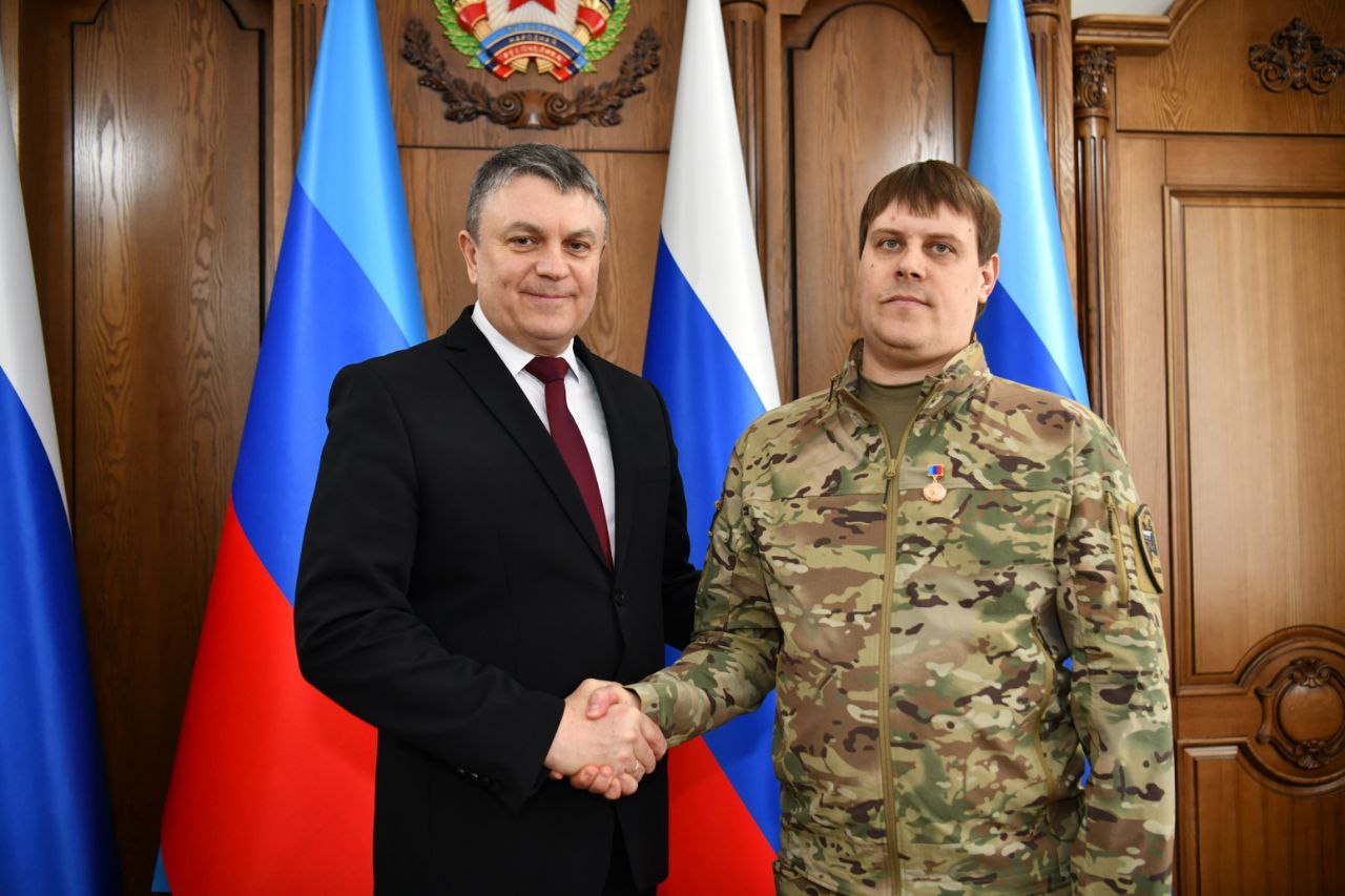 Апти Алаудинов: Глава Луганской Народной Республики, дорогой Брат Леонид Пасечник, наградил высшим званием "Герой Луганской Народной Республики" бойцов спецназа "АХМАТ" МО РФ — участников специальной военной операции — за... Апти Алаудинов: Глава Луганской Народной Республики, дорогой Брат Леонид Пасечник, наградил высшим званием "Герой Луганской Народной Республики" бойцов спецназа "АХМАТ" МО РФ — участников специальной военной операции — за...