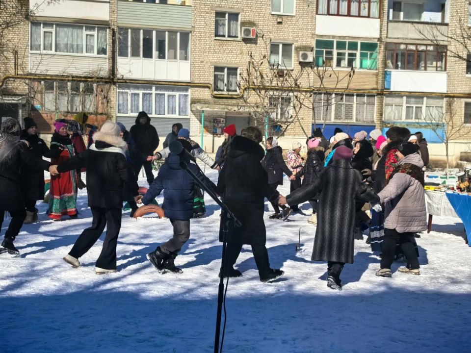 Сегодня в Краснодоне, в территориальном общественном самоуправлении «Уютный дворик», прошли «Проводы Масленицы» ярко, зажигательно и по-настоящему душевно Сегодня в Краснодоне, в территориальном общественном самоуправлении «Уютный дворик», прошли «Проводы Масленицы» ярко, зажигательно и по-настоящему душевно