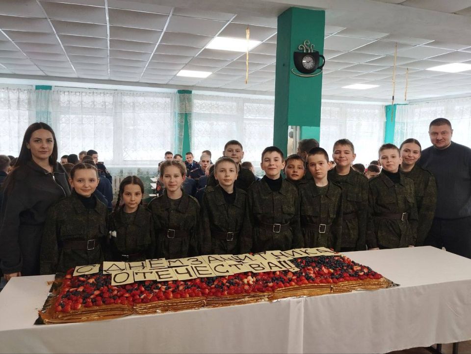 День защитника Отечества, отмечаемый 23 февраля, представляет собой важный государственный праздник в России с глубокими историческими корнями День защитника Отечества, отмечаемый 23 февраля, представляет собой важный государственный праздник в России с глубокими историческими корнями