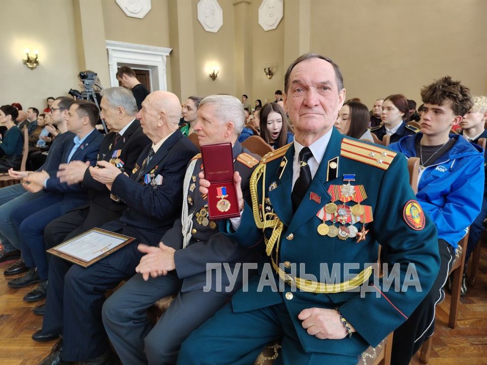 В Стаханове продолжаются мероприятия, приуроченные ко Дню защитника Отечества В Стаханове продолжаются мероприятия, приуроченные ко Дню защитника Отечества