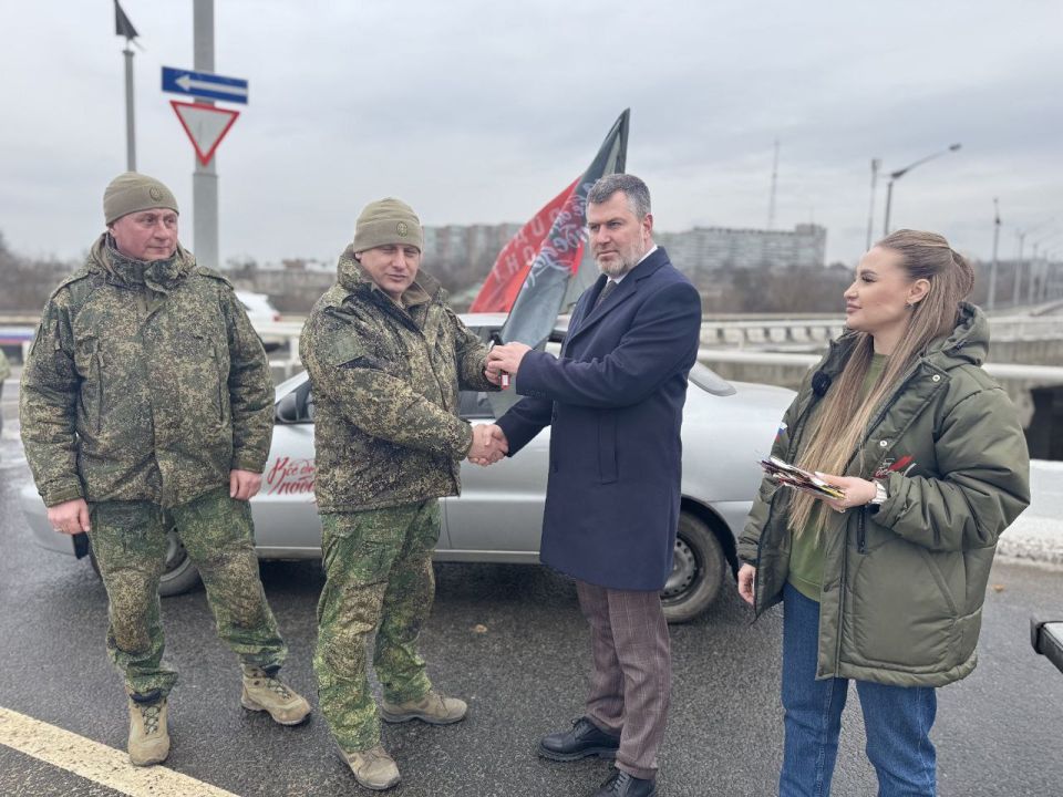 В преддверии Дня защитника Отечества Росреестр ЛНР передал автомобили для нужд СВО В преддверии Дня защитника Отечества Росреестр ЛНР передал автомобили для нужд СВО
